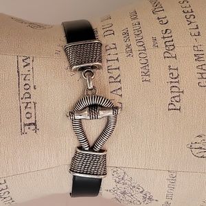 CHICO'S Leather Belt w/ Silver LOOP Toggle Hook Closure